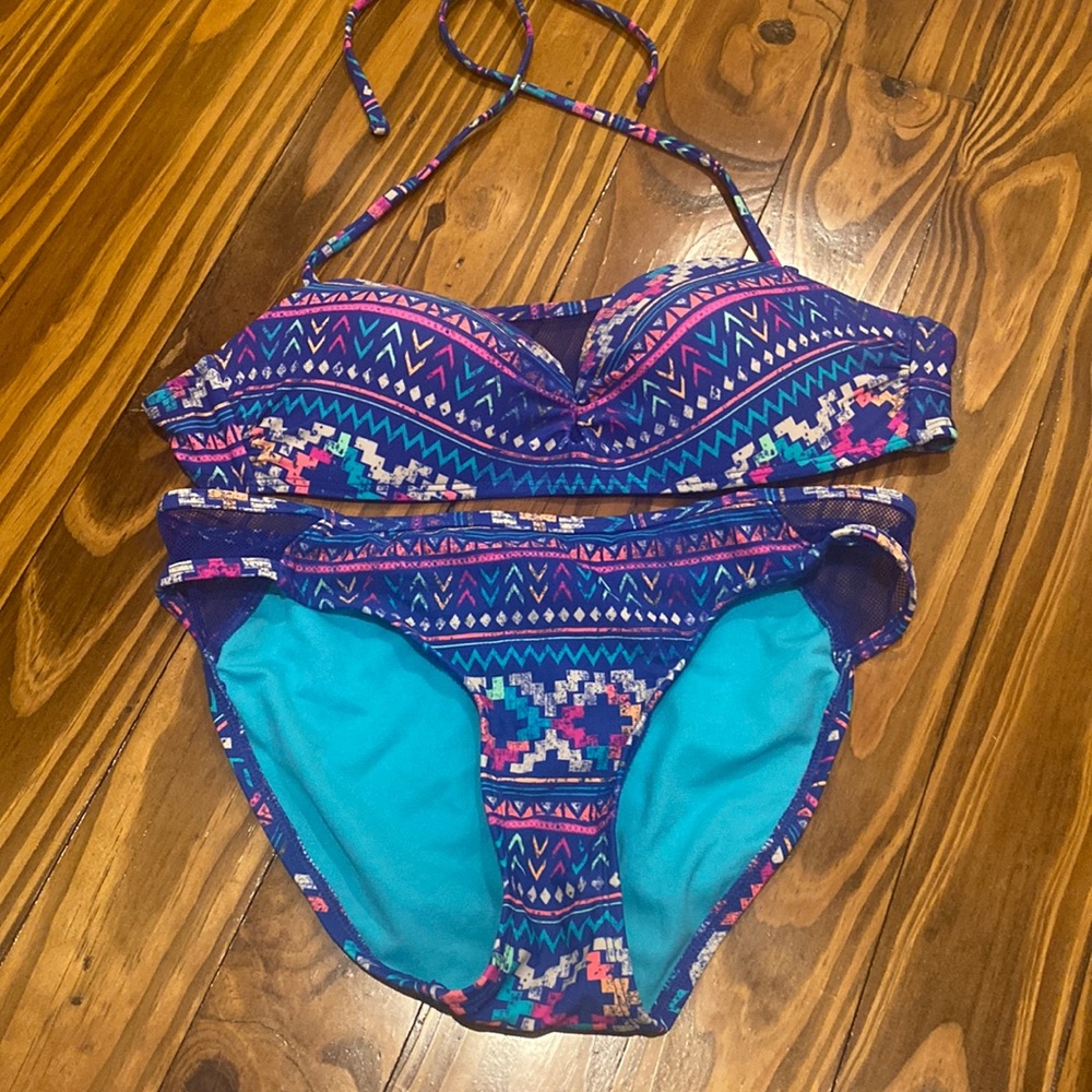 No Boundaries Women’s Aztec Print Bikini size Medium